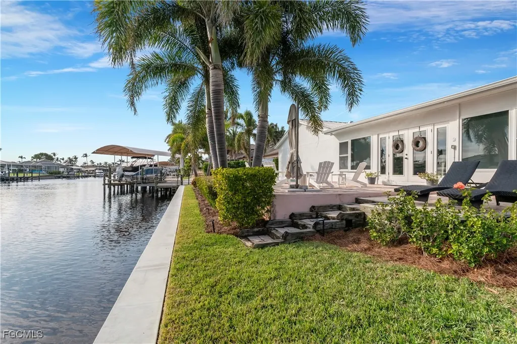 976 N Town And River Drive Fort Myers FL 33919
