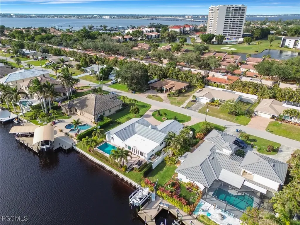 976 N Town And River Drive Fort Myers FL 33919