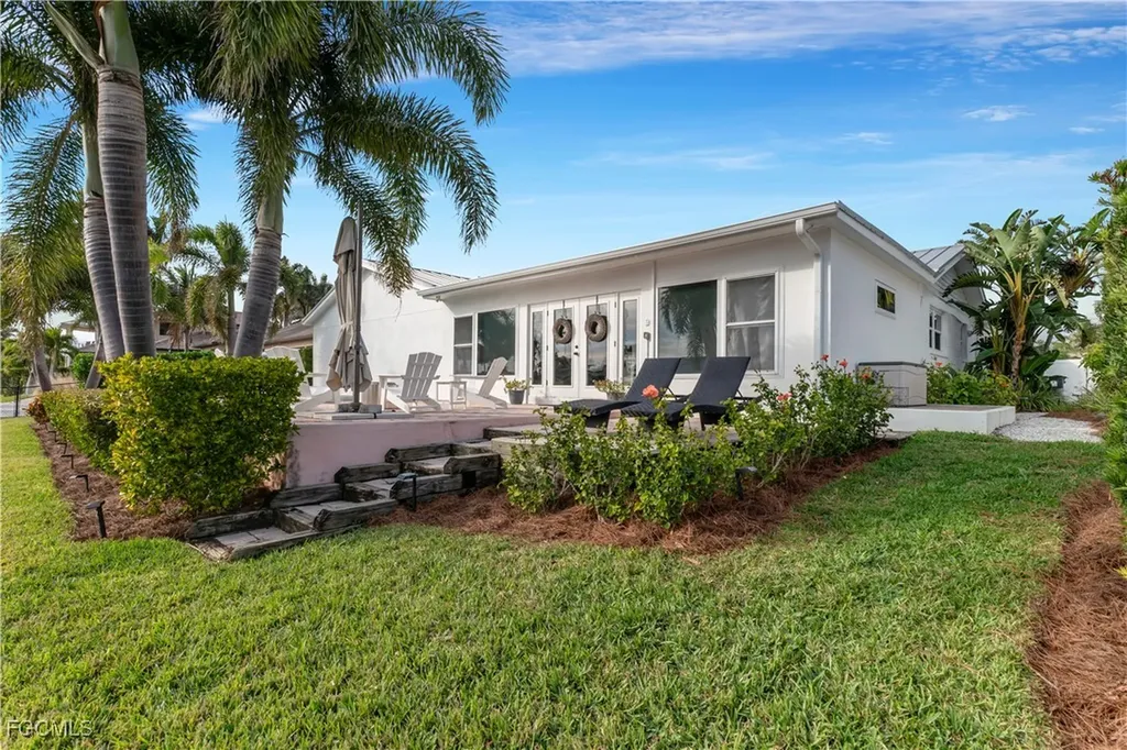 976 N Town And River Drive Fort Myers FL 33919