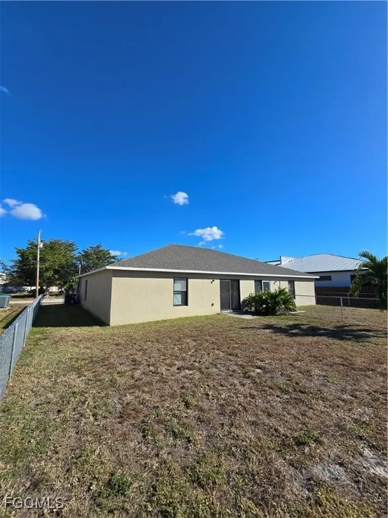 3820/3822 SW 16th Place Cape Coral FL 33914
