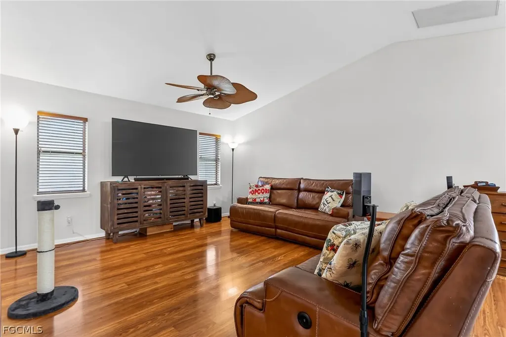 1425 SE 21st Terrace Cape Coral FL 33990