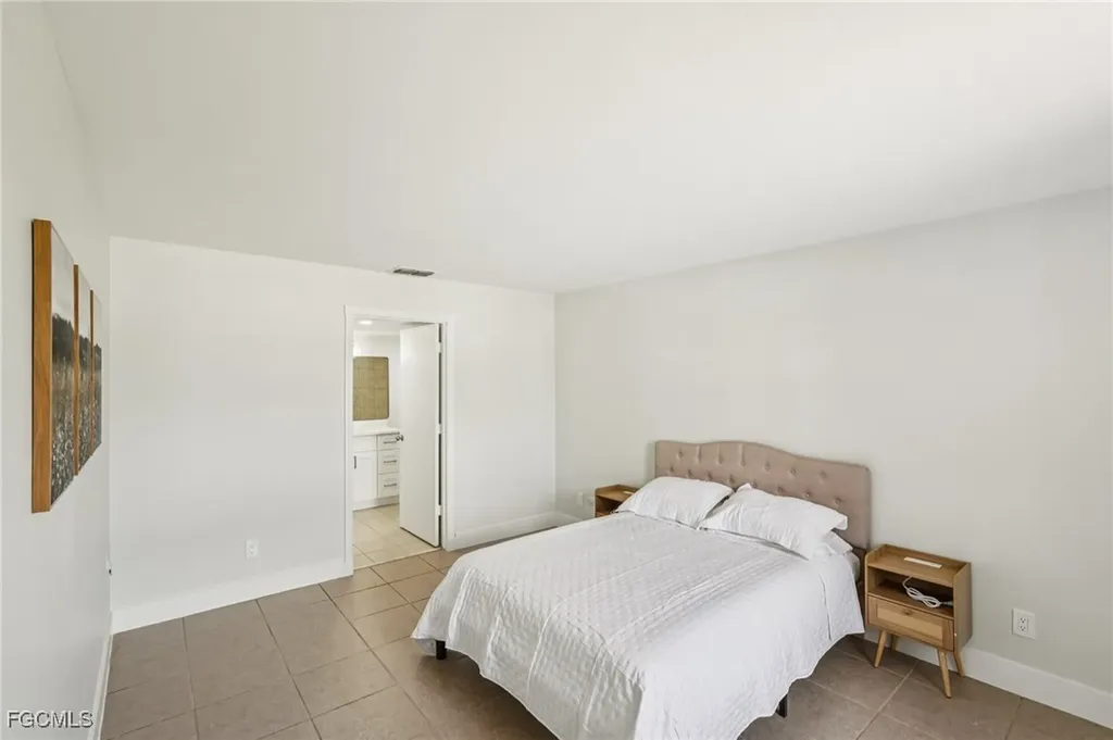 479 NE 2nd Place Cape Coral FL 33909