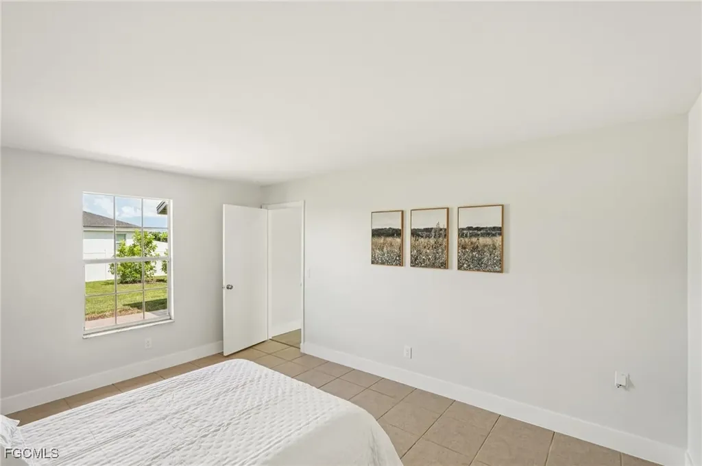 479 NE 2nd Place Cape Coral FL 33909