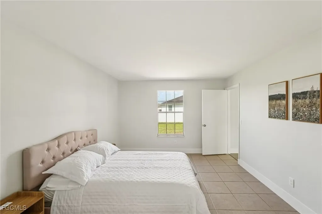 479 NE 2nd Place Cape Coral FL 33909