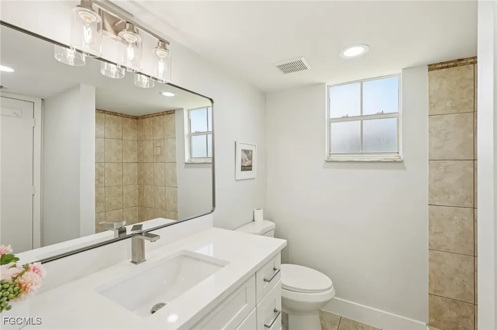 479 NE 2nd Place Cape Coral FL 33909