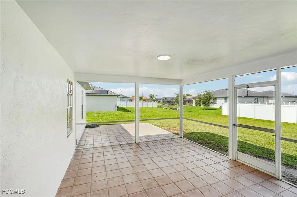 479 NE 2nd Place Cape Coral FL 33909