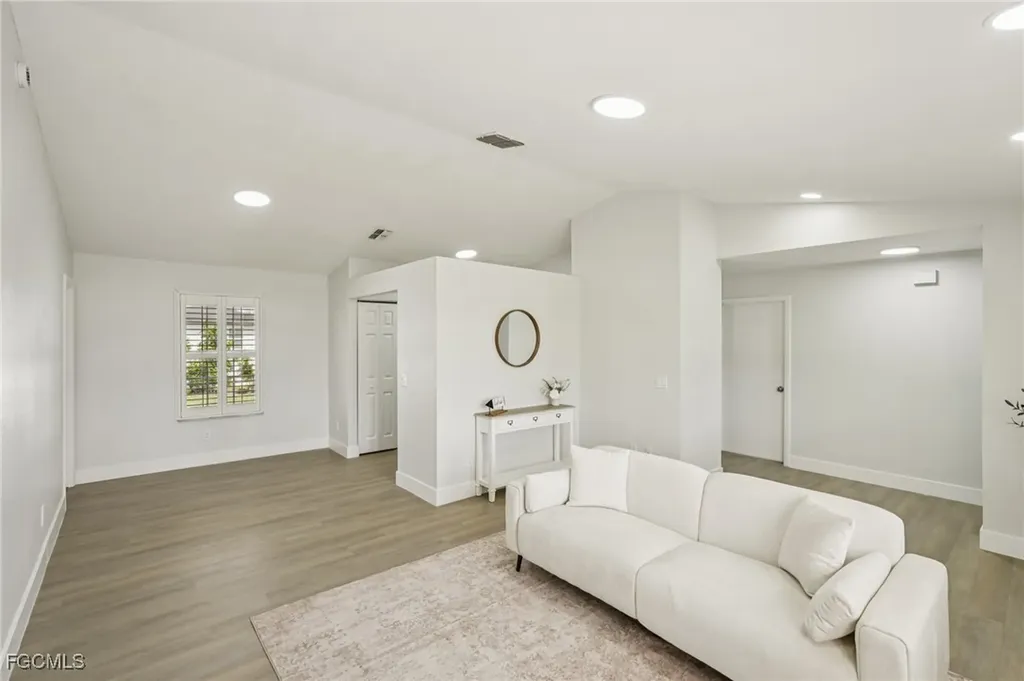 479 NE 2nd Place Cape Coral FL 33909
