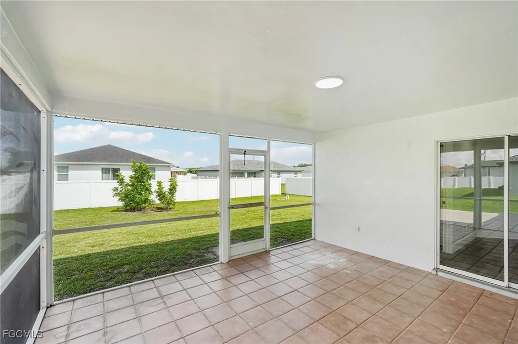 479 NE 2nd Place Cape Coral FL 33909