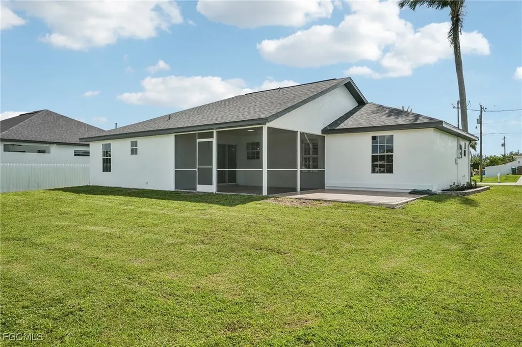 479 NE 2nd Place Cape Coral FL 33909