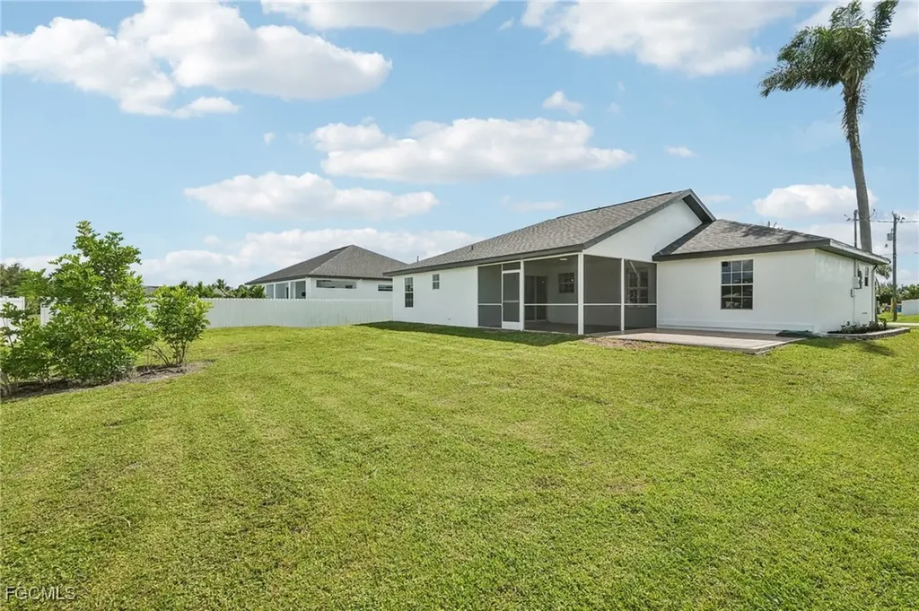 479 NE 2nd Place Cape Coral FL 33909