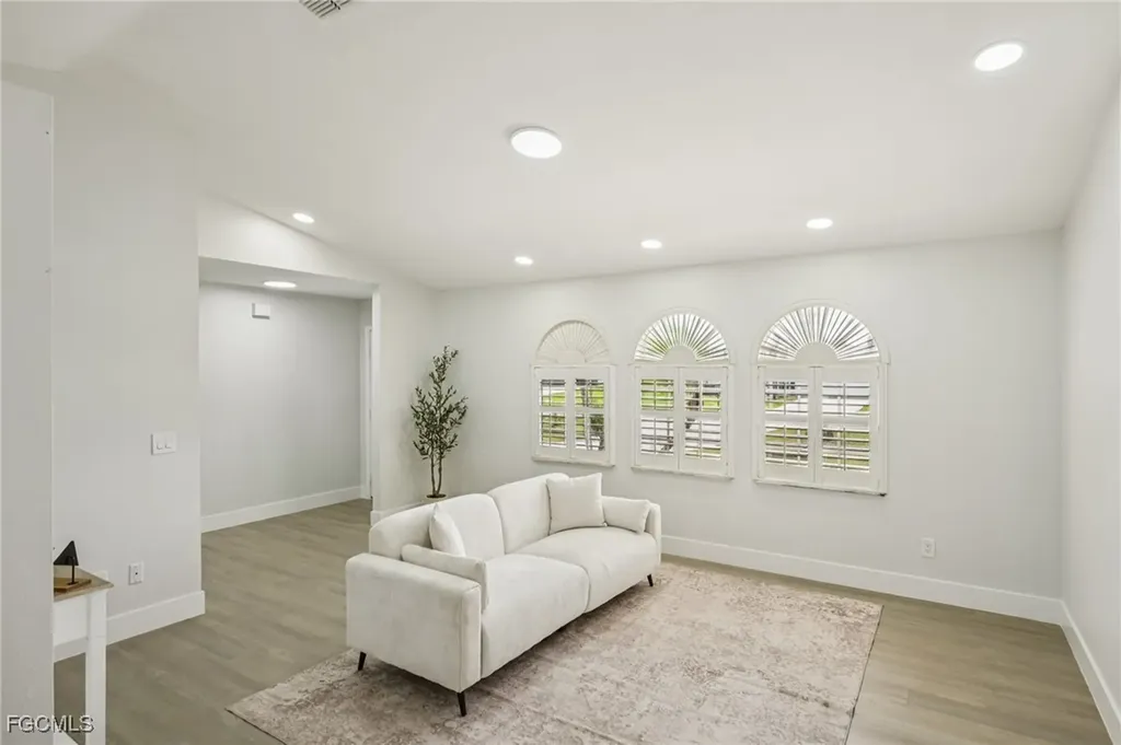 479 NE 2nd Place Cape Coral FL 33909