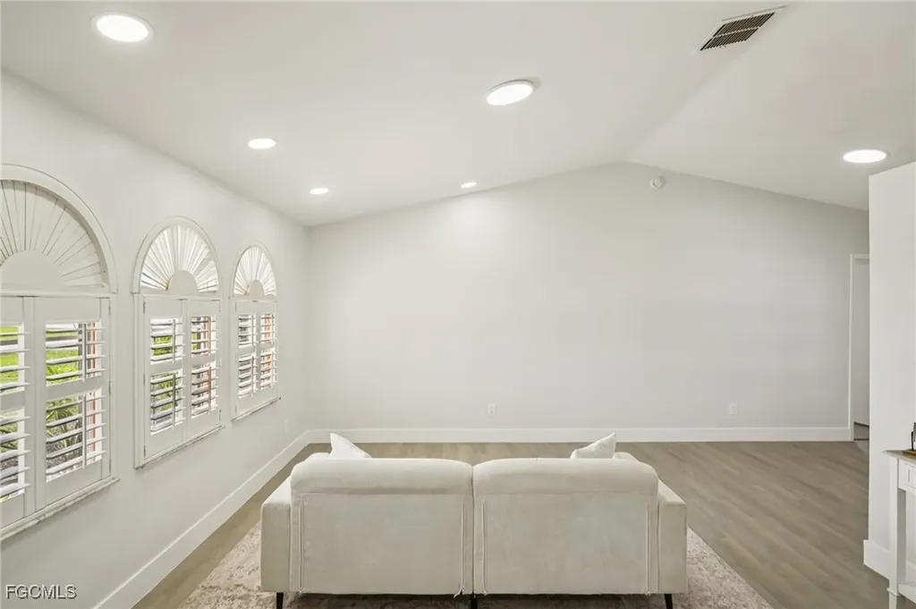 479 NE 2nd Place Cape Coral FL 33909
