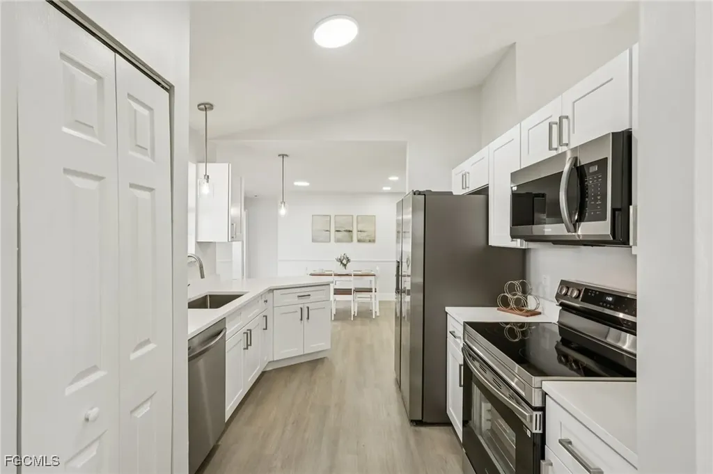 479 NE 2nd Place Cape Coral FL 33909