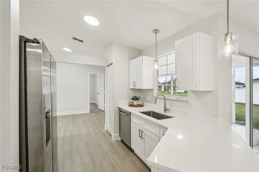 479 NE 2nd Place Cape Coral FL 33909