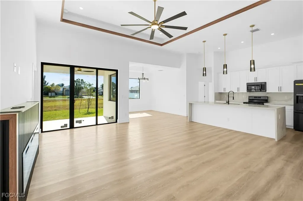 2728 Tropicana Parkway W Cape Coral FL 33993