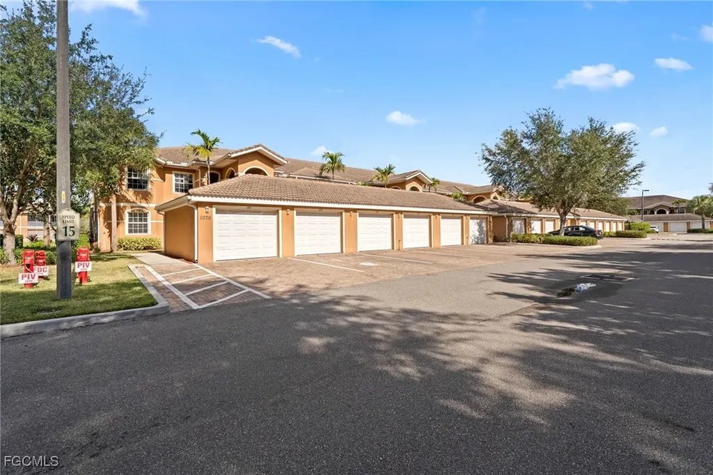 1076 Winding Pines Circle Cape Coral FL 33909