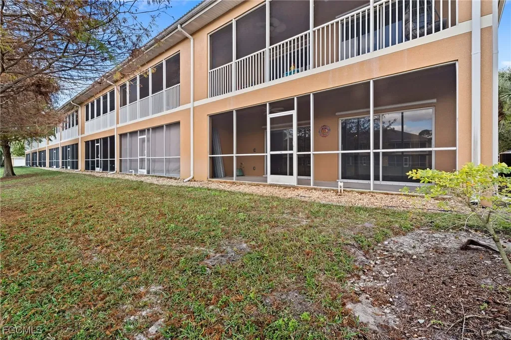 1076 Winding Pines Circle Cape Coral FL 33909