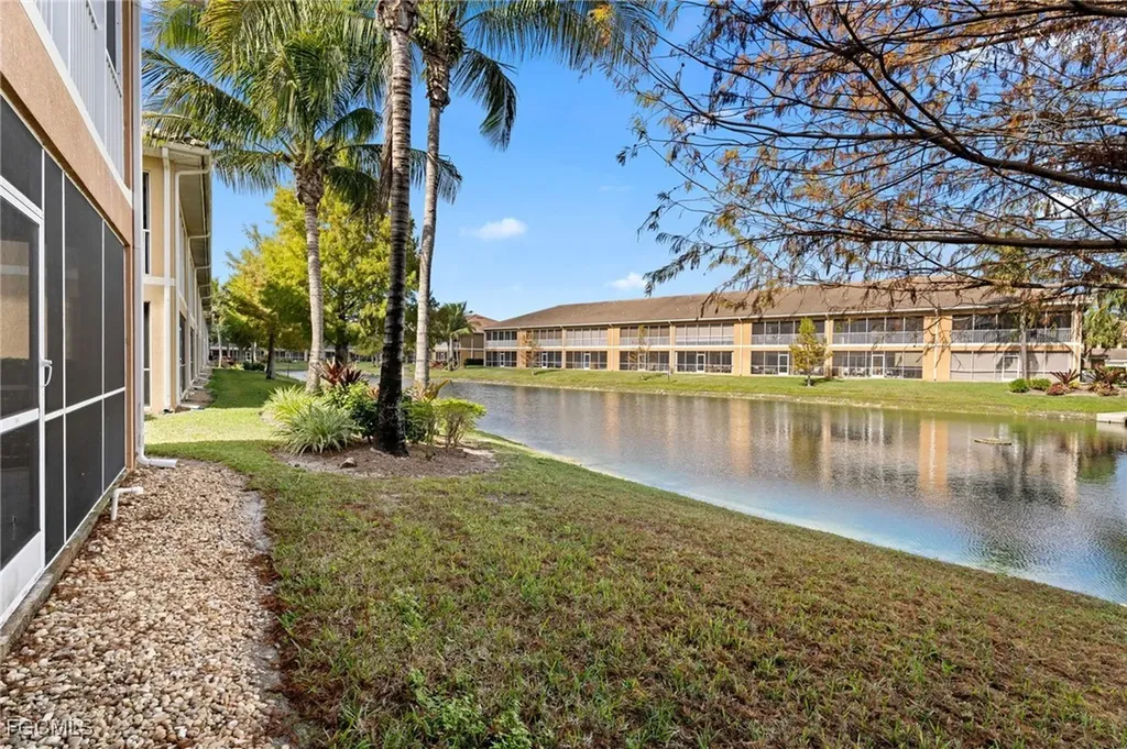 1076 Winding Pines Circle Cape Coral FL 33909
