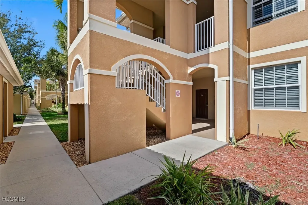 1076 Winding Pines Circle Cape Coral FL 33909