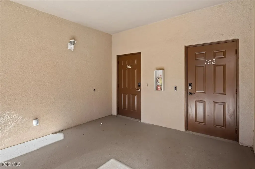 1076 Winding Pines Circle Cape Coral FL 33909