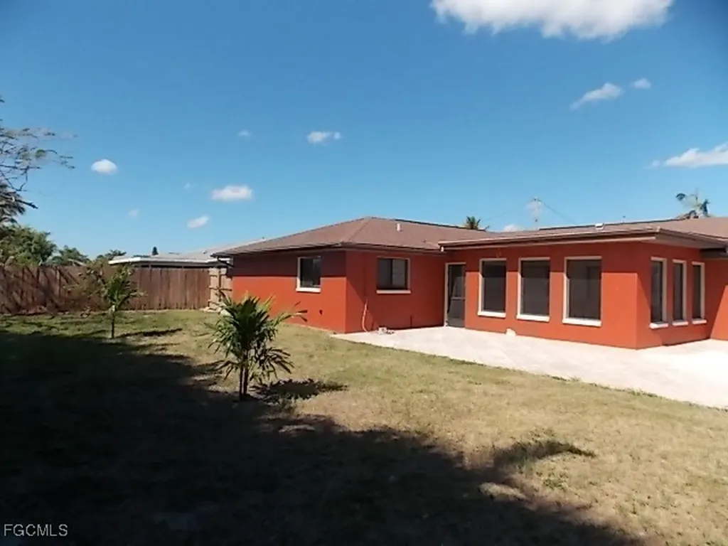 854 SE 41st Street Cape Coral FL 33904