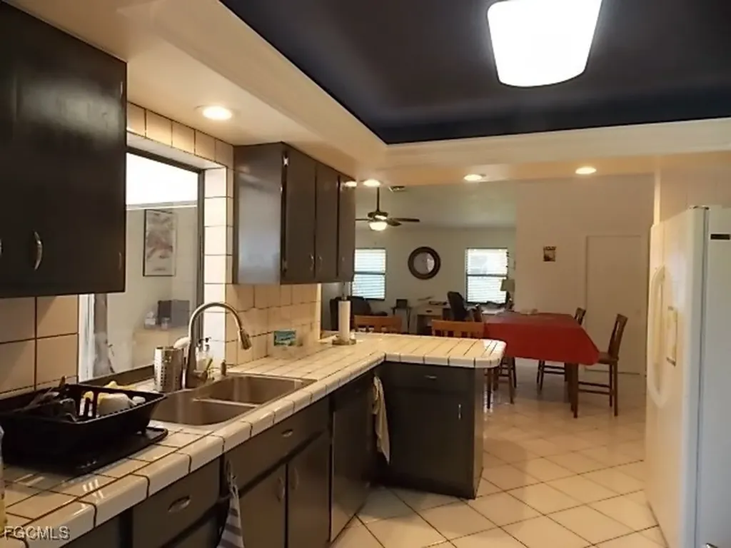 854 SE 41st Street Cape Coral FL 33904