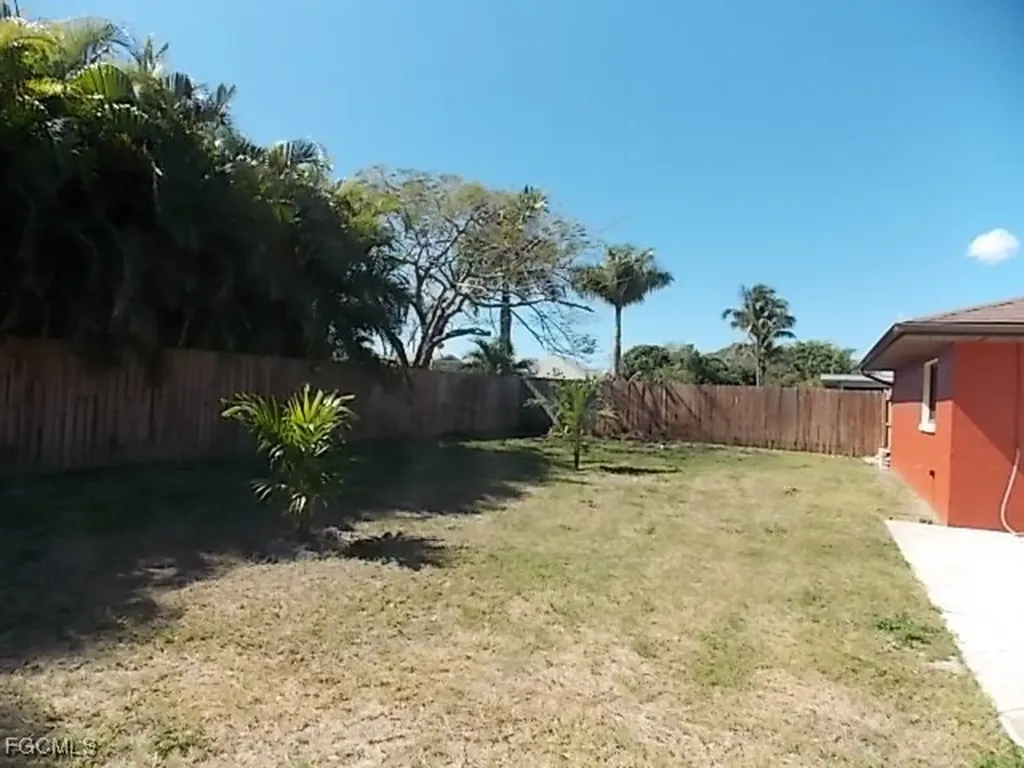 854 SE 41st Street Cape Coral FL 33904