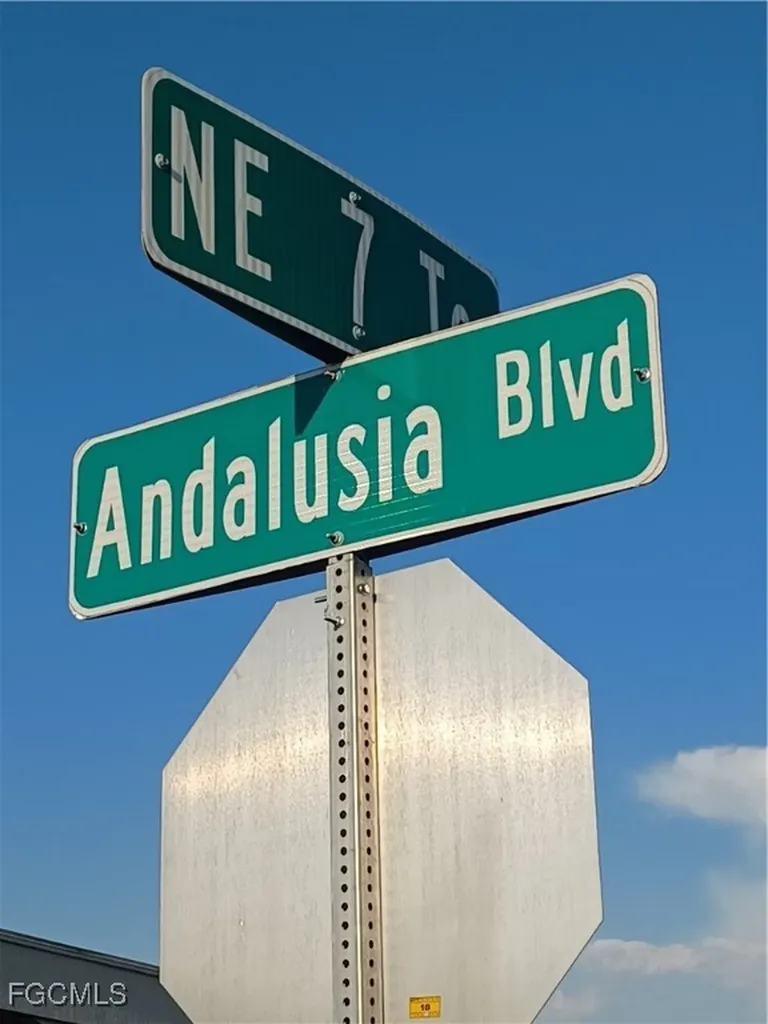 802/806 NE 7th Terrace Cape Coral FL 33909