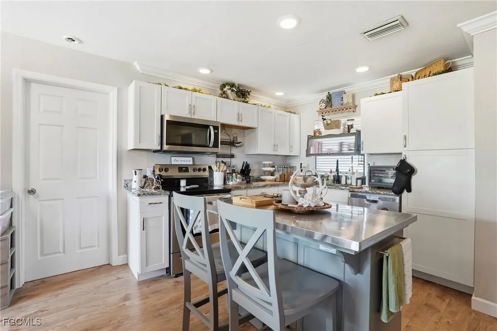 4251 Island Circle Fort Myers FL 33919