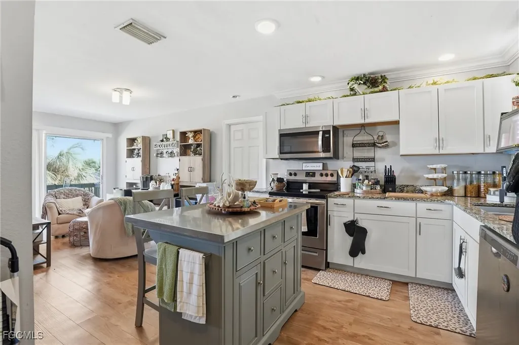 4251 Island Circle Fort Myers FL 33919