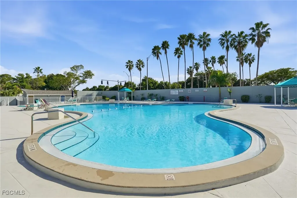 4251 Island Circle Fort Myers FL 33919