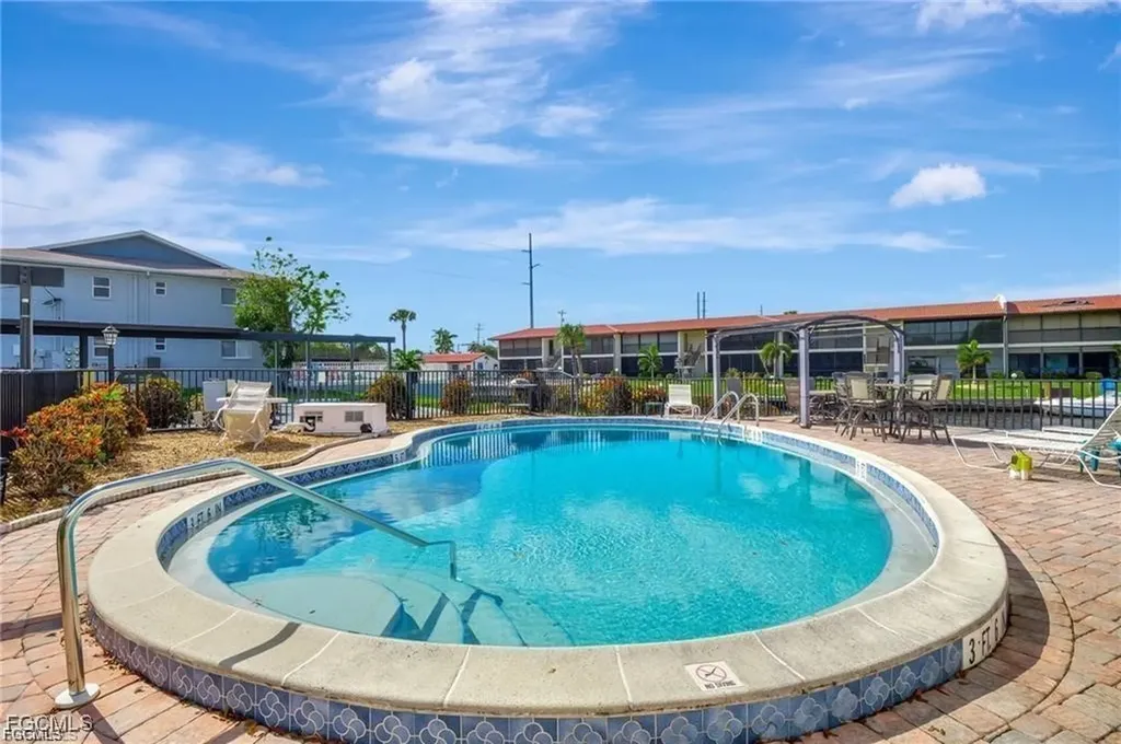 4722 SE 1st Place Cape Coral FL 33904