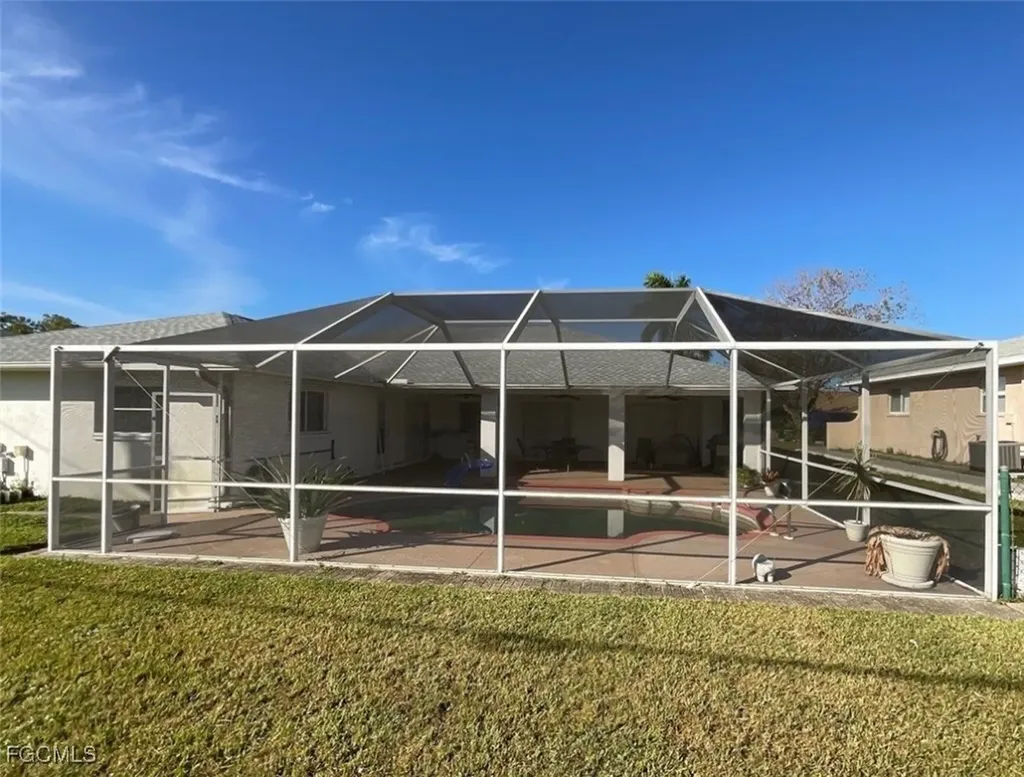 1403 SE 8th Place Cape Coral FL 33990