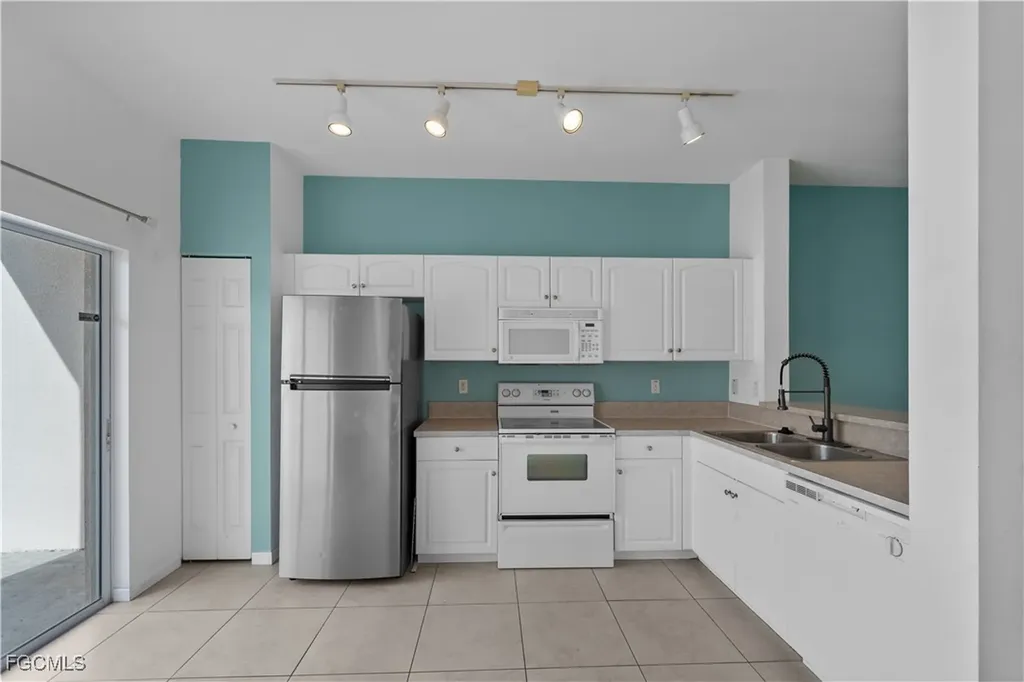 3646 Pine Oak Circle Fort Myers FL 33916