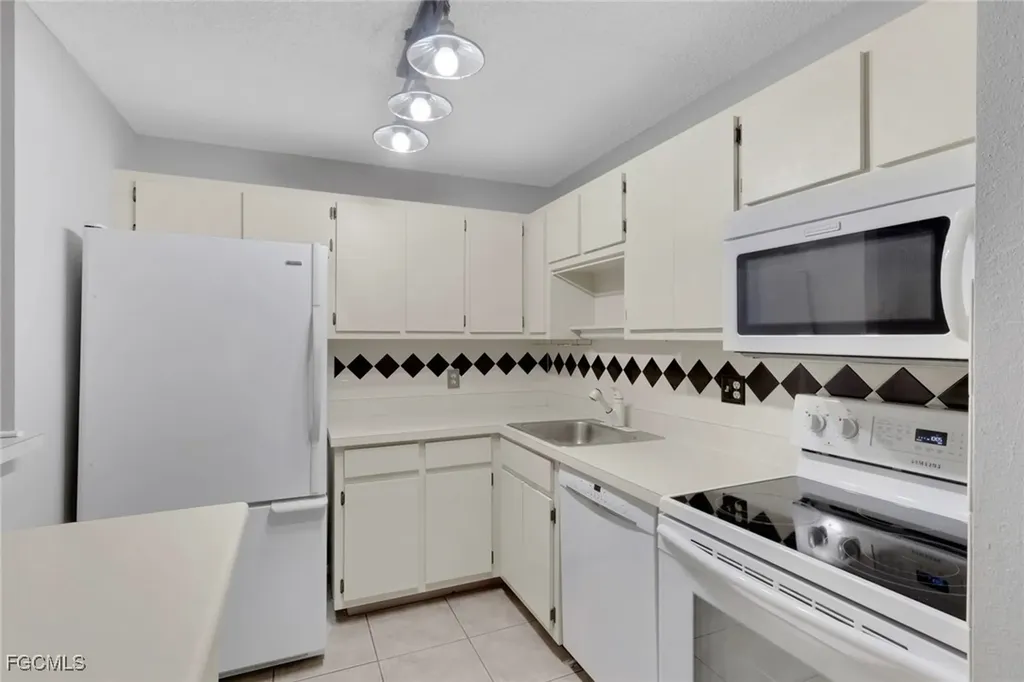 8151 S Woods Circle Fort Myers FL 33919