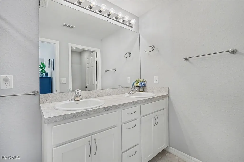 2725 NW 19th Place Cape Coral FL 33993