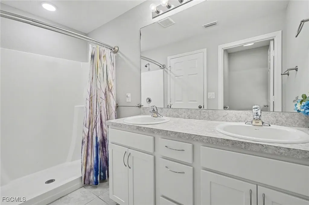 2725 NW 19th Place Cape Coral FL 33993