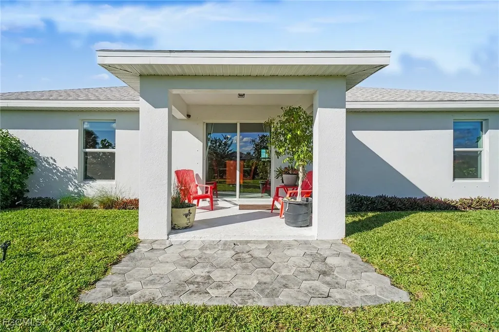 2725 NW 19th Place Cape Coral FL 33993