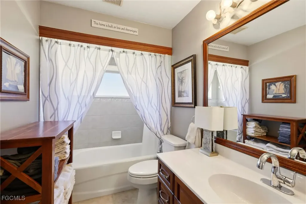 1713 NE 2nd Street Cape Coral FL 33909