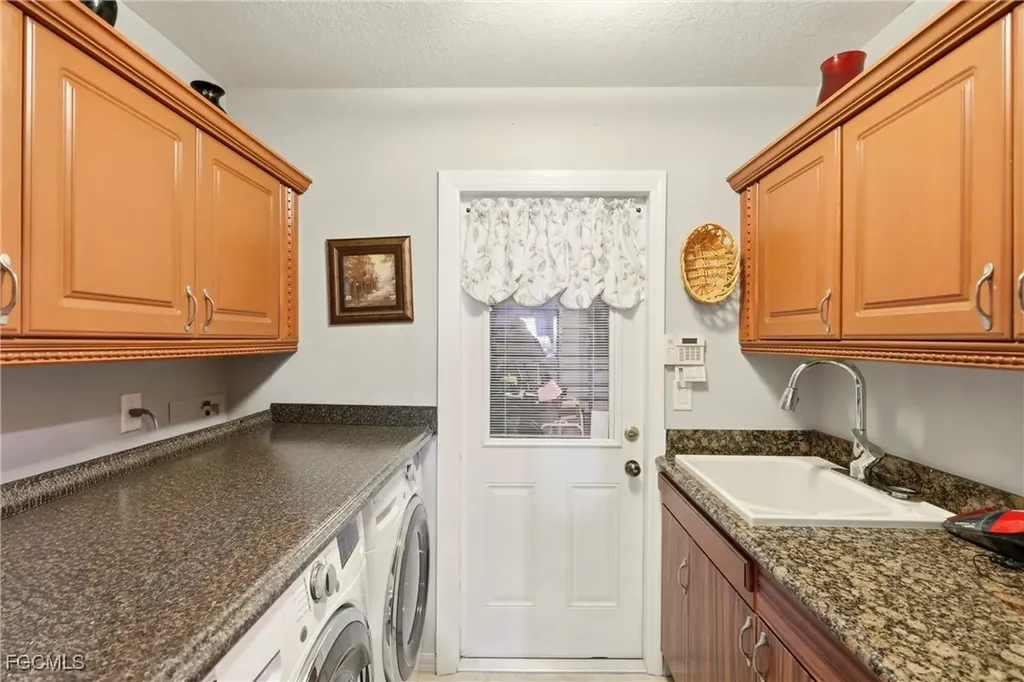 1713 NE 2nd Street Cape Coral FL 33909