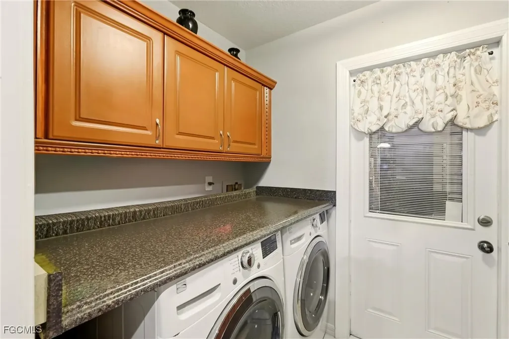 1713 NE 2nd Street Cape Coral FL 33909