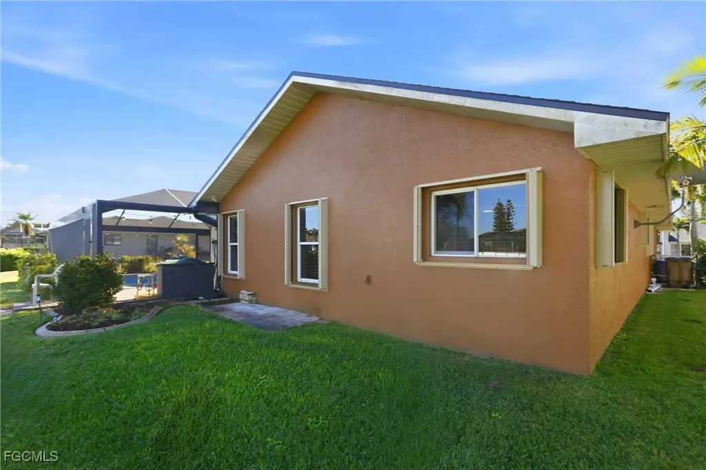 1713 NE 2nd Street Cape Coral FL 33909