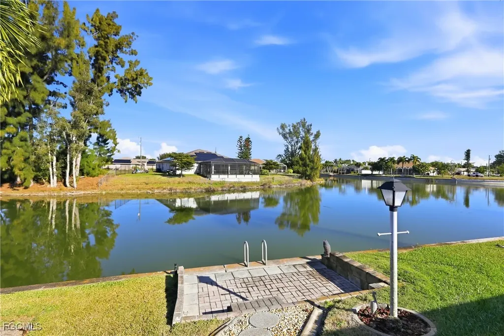 1713 NE 2nd Street Cape Coral FL 33909