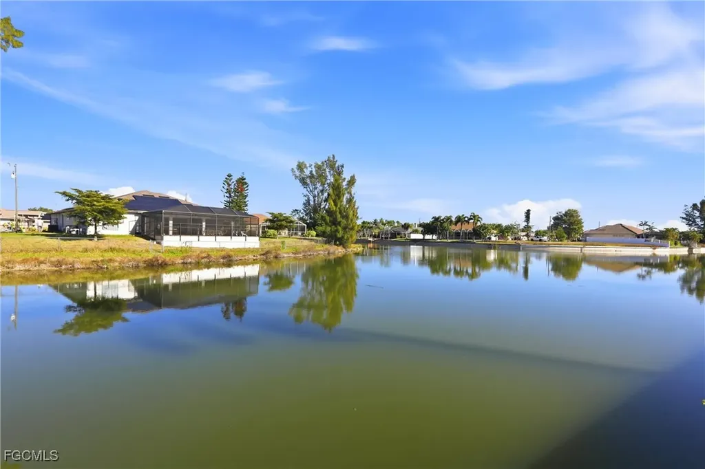 1713 NE 2nd Street Cape Coral FL 33909
