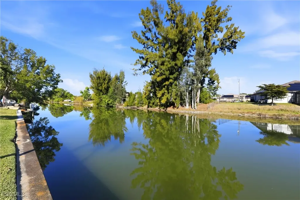 1713 NE 2nd Street Cape Coral FL 33909