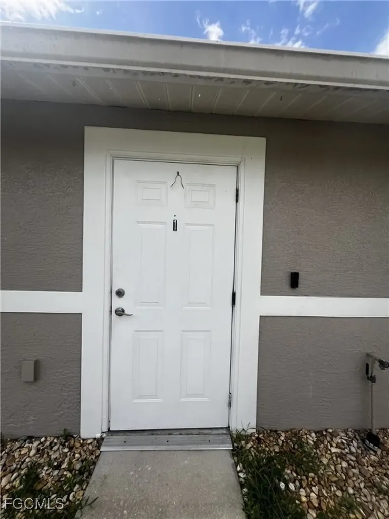 1019 SE 11th Street Cape Coral FL 33990