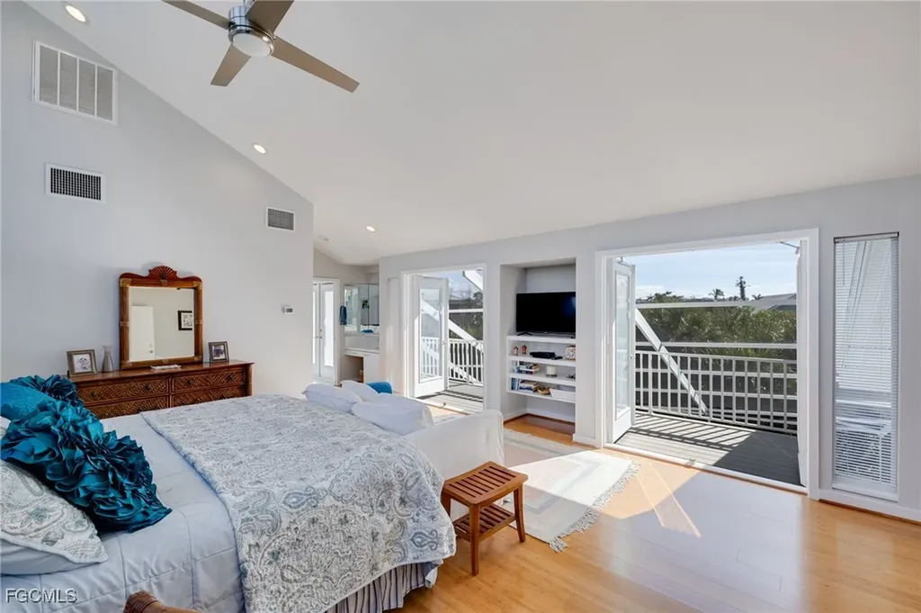 479 Lagoon Drive Sanibel FL 33957