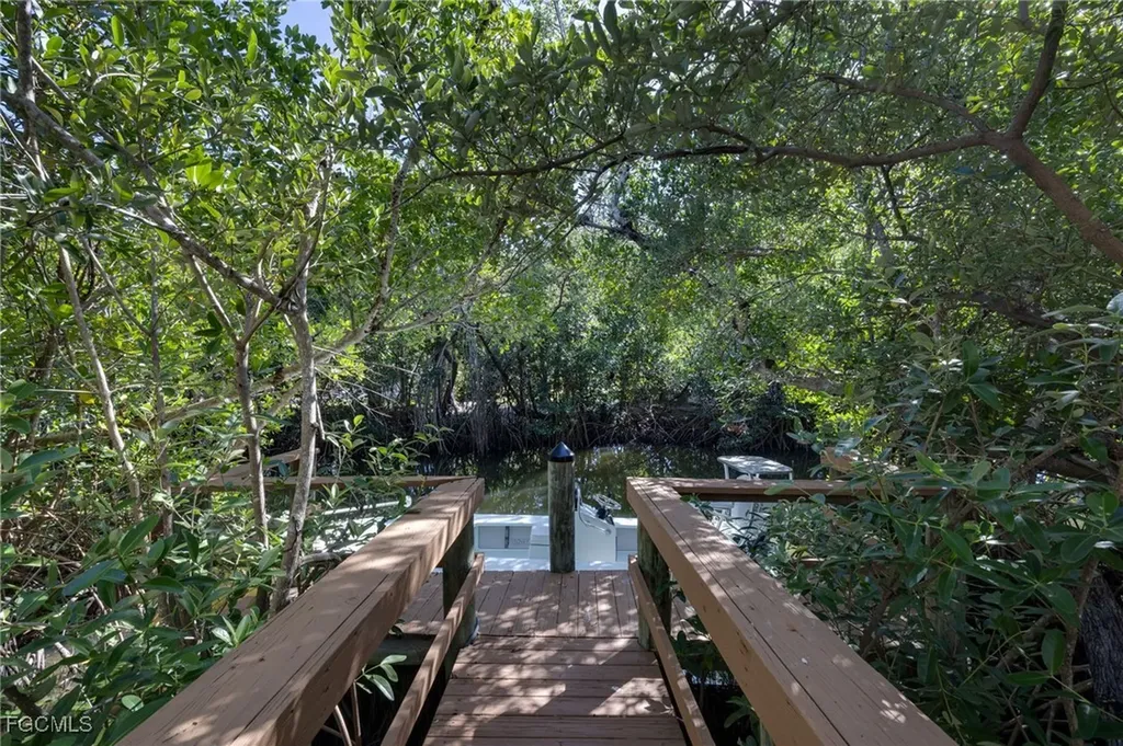 479 Lagoon Drive Sanibel FL 33957