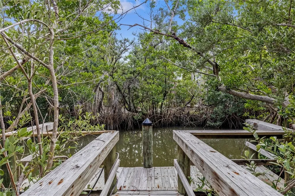 479 Lagoon Drive Sanibel FL 33957