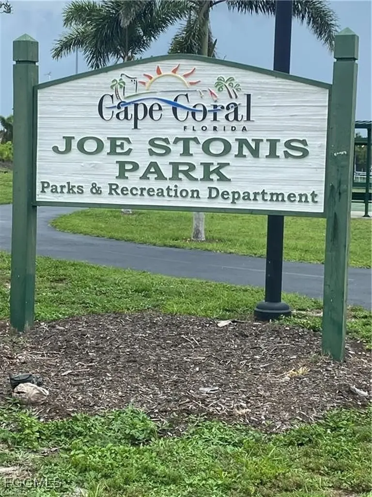 3416 SW 8th Street Cape Coral FL 33991